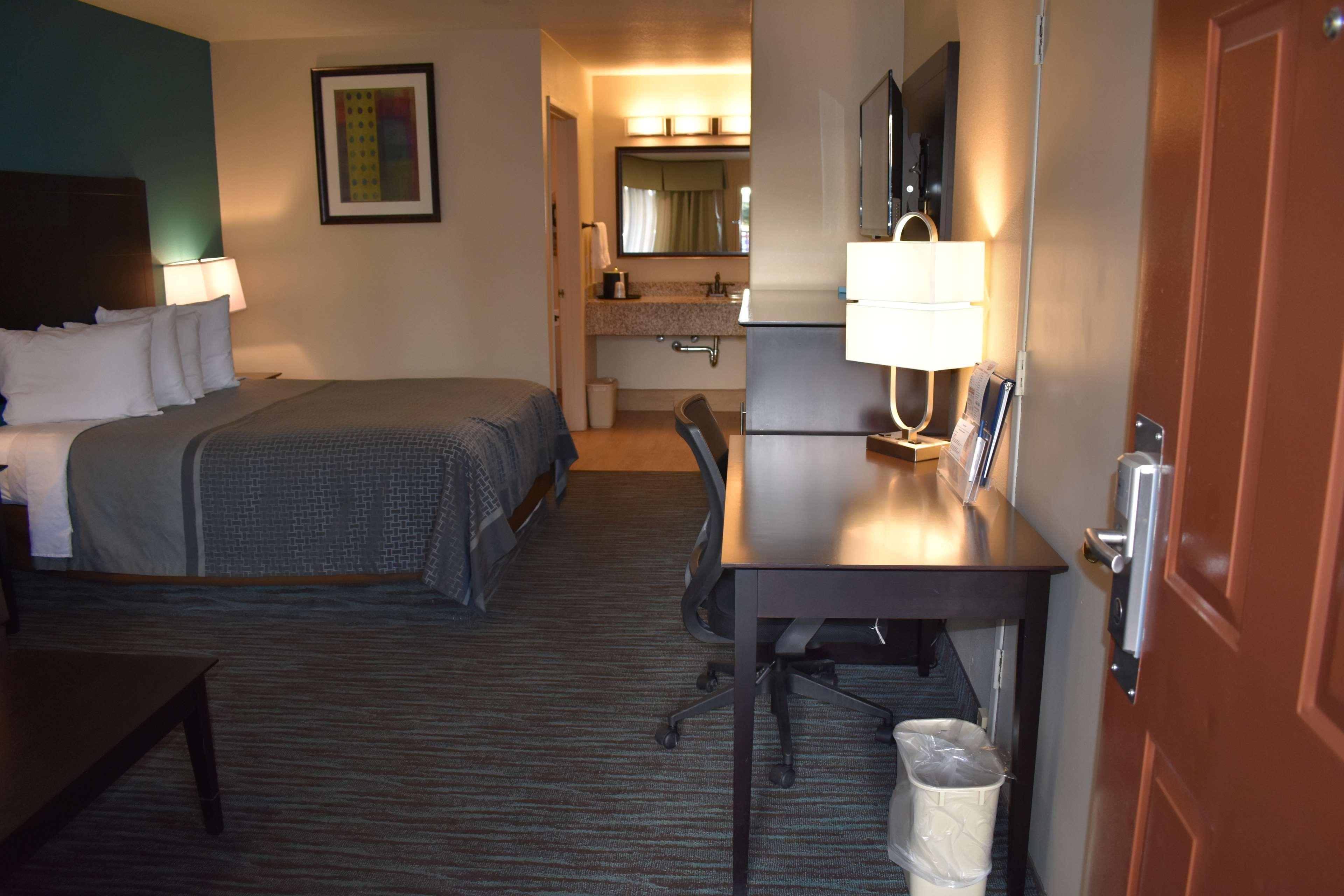 Best Western Apricot Inn Chaney Ranch Екстериор снимка